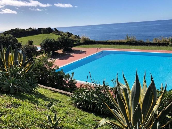 ANC Experience Resort ligger ved sjøen utenfor Caloura på Sao Miguel, og tilbyr selvbetjente leiligheter og et felles svømmebasseng.