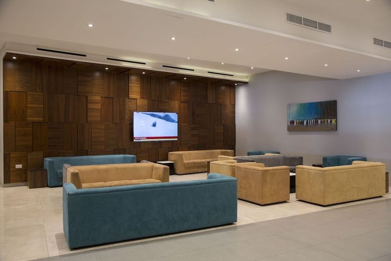 Paradise Bay Resort Hotel - Image 9