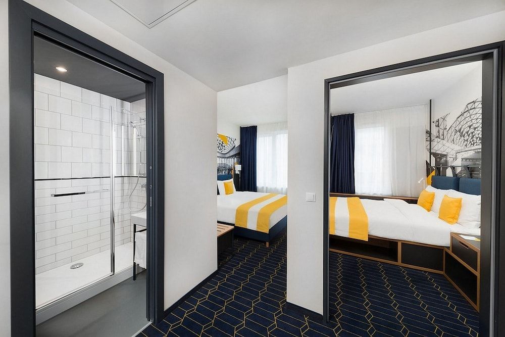 D8 Hotel - Image 8