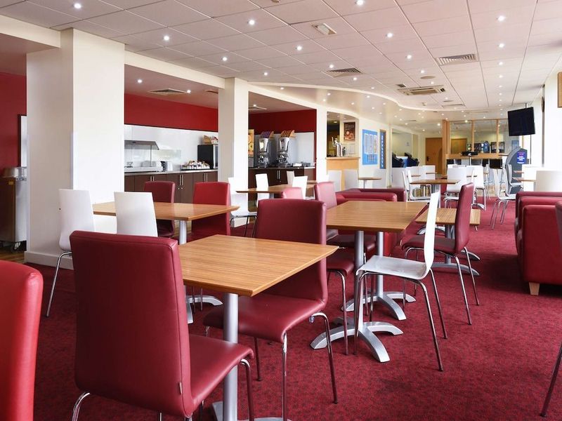 Travelodge London City Airport - Image 7