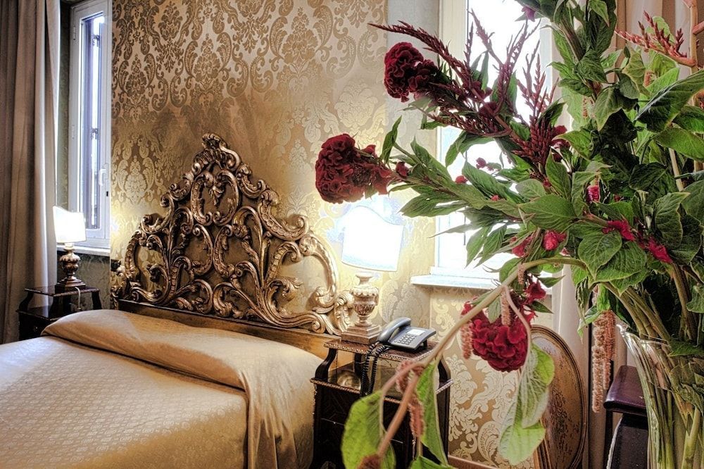 Hotel Des Epoques - Image 2