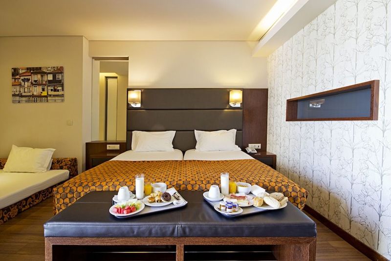 Eurostars Oporto - Image 2