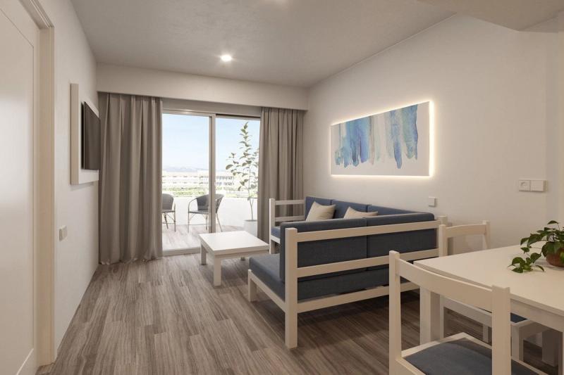 Alcudia Beach Aparthotel - Image 9