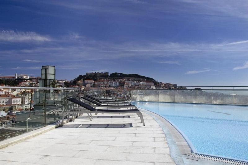 VIP Executive Eden Aparthotel - Image 1