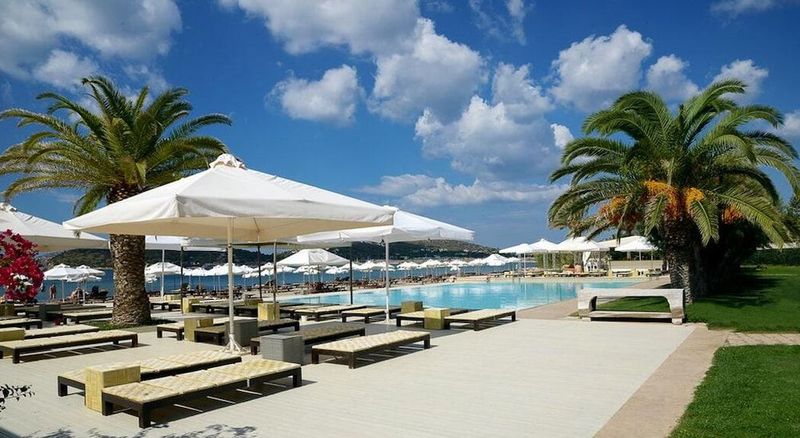 Plaza Resort Hotel - Image 2