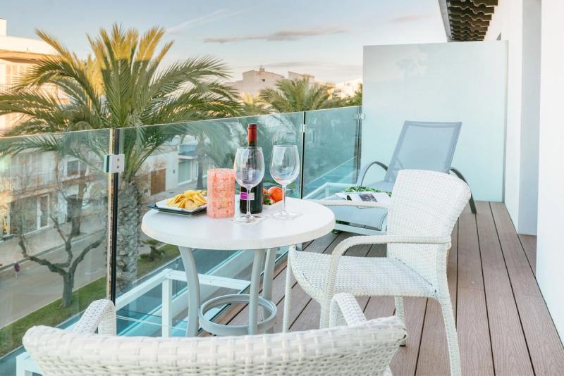 Llaut Boutique Hotel - Image 5