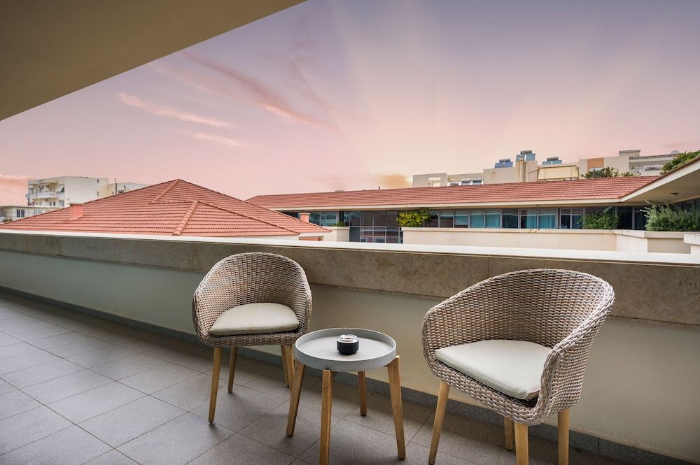 Trianon Luxury Apartments & Suites - Image 3