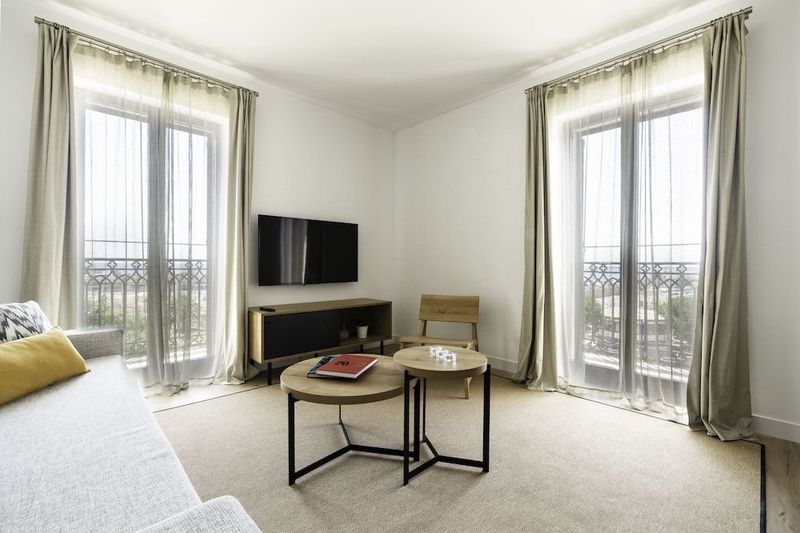 Port Plaza Apartments - Image 9