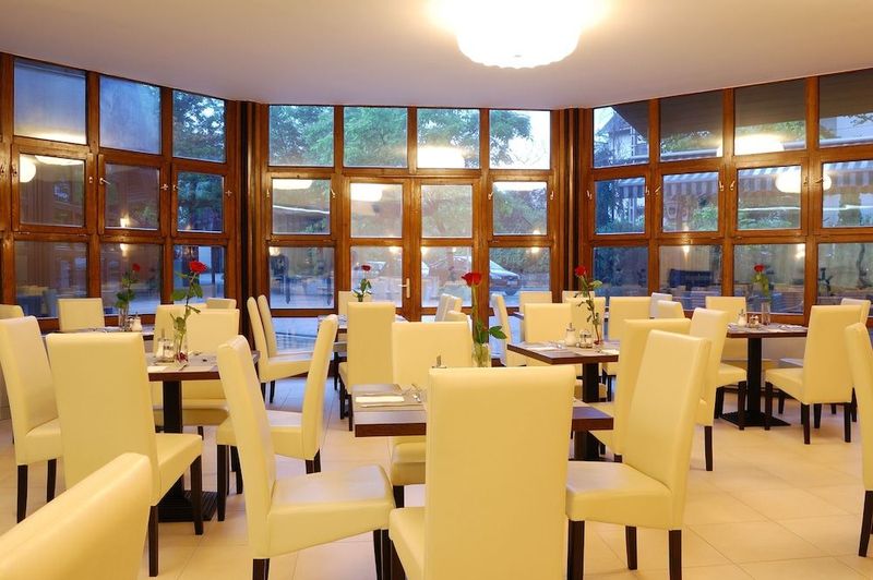 Rubin Wellness & Conference Hotel - Image 4