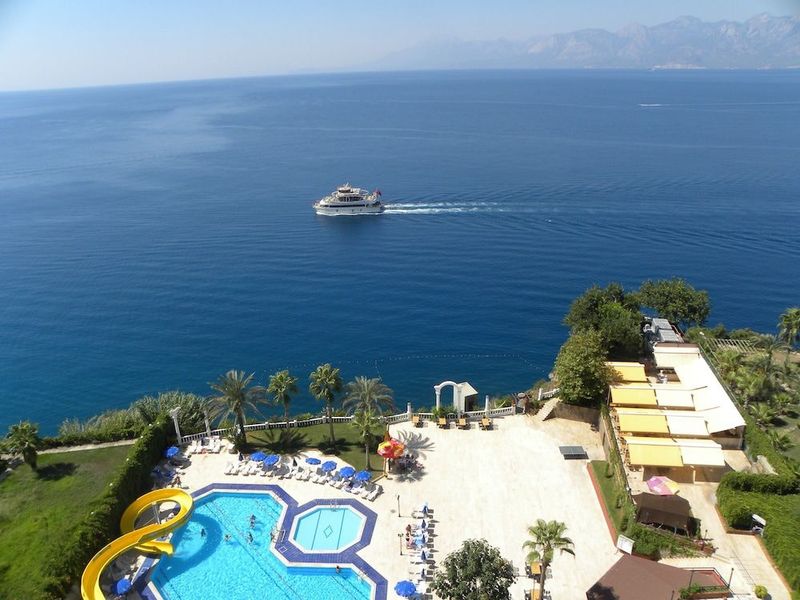 Adonis Hotel - Image 6