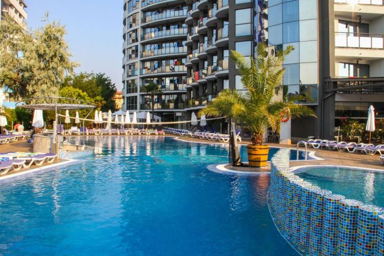 På Smartline Meridian Hotel bor du tæt på havet i Sunny Beach.