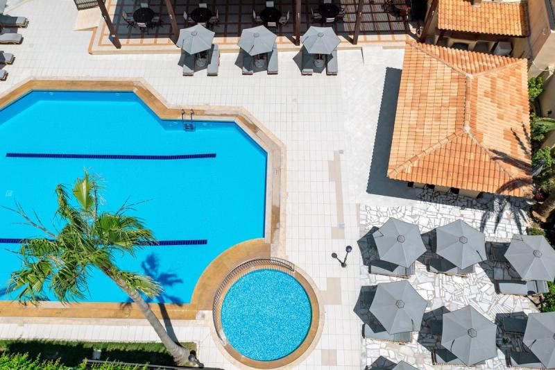 Atlantis Beach Hotel - Image 5
