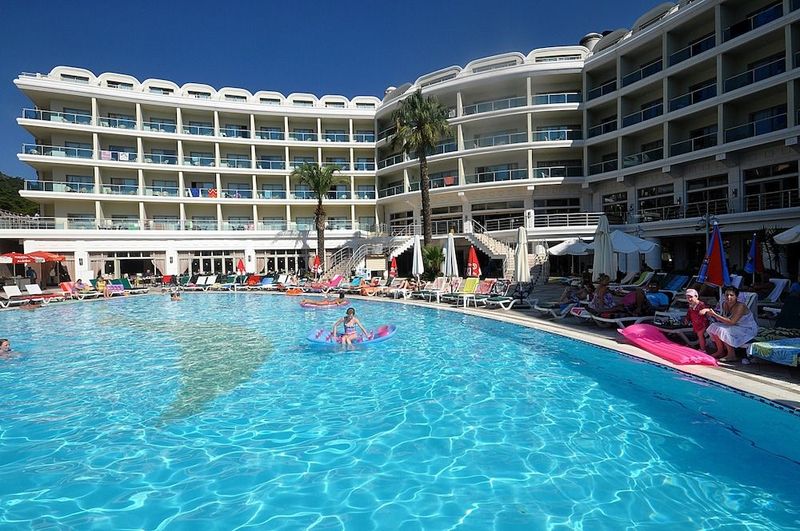 Pineta Park Deluxe Hotel - Image 4