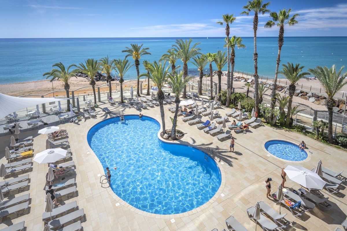 Caprici Beach Hotel - Image 10