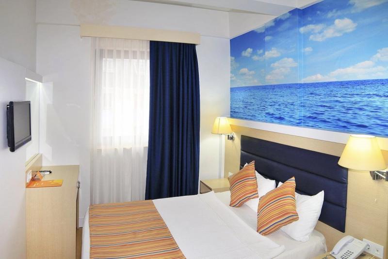 Club Aqua Plaza Hotel - Image 3