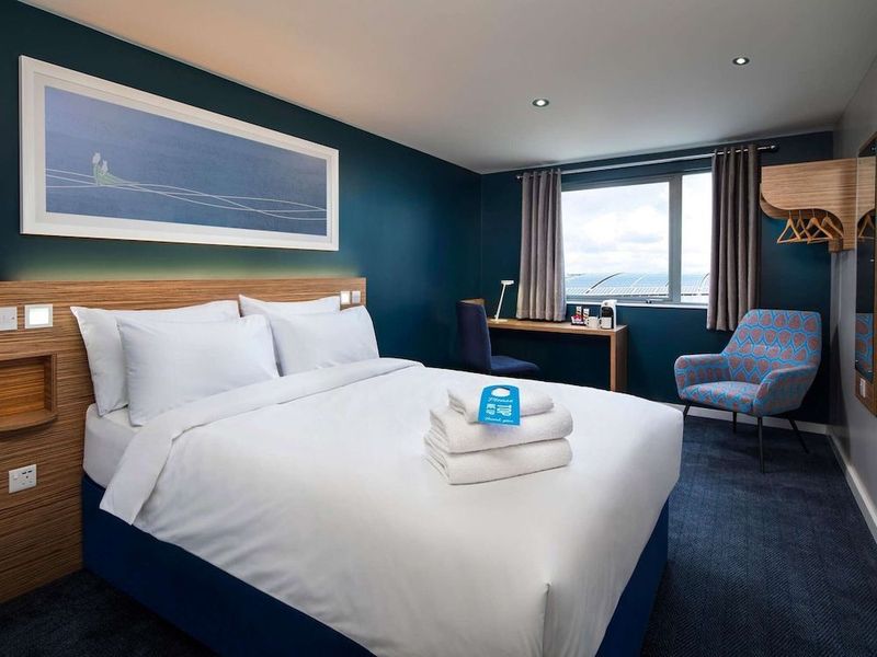 Travelodge London Excel - Image 8