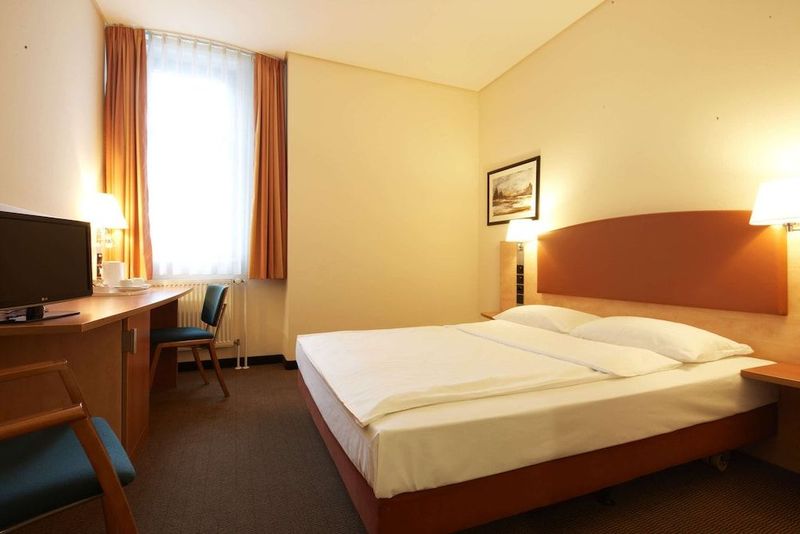 InterCityHotel Berlin Ostbahnhof - Image 10