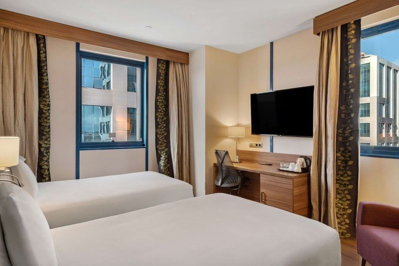 Hilton Garden Inn Sevilla - Image 3