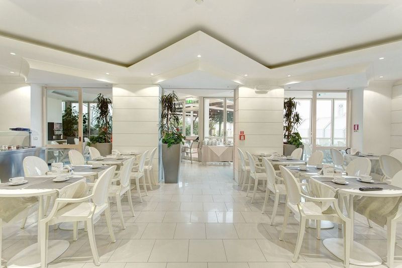 Majestic Hotel - Image 6