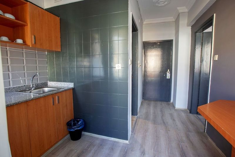 HMA Hotel Suites - Image 5