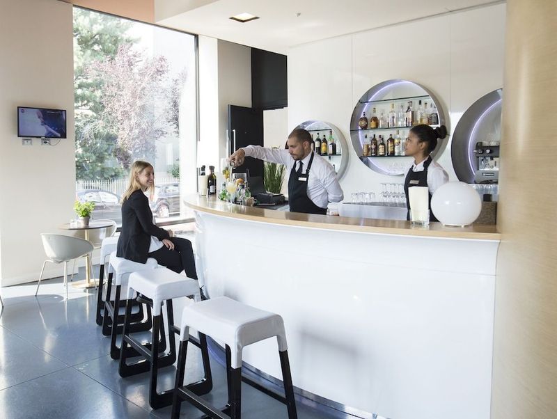 Neo Hotel - Image 8