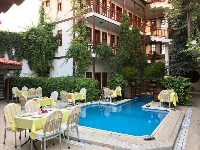 Billede av hotellet Karyatit Hotel - nummer 1 af 10