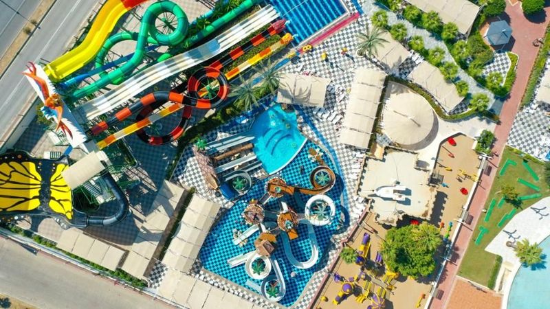 Crystal Admiral Resort Suites & Spa - Image 4