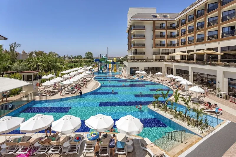 Glamour Resort & Spa