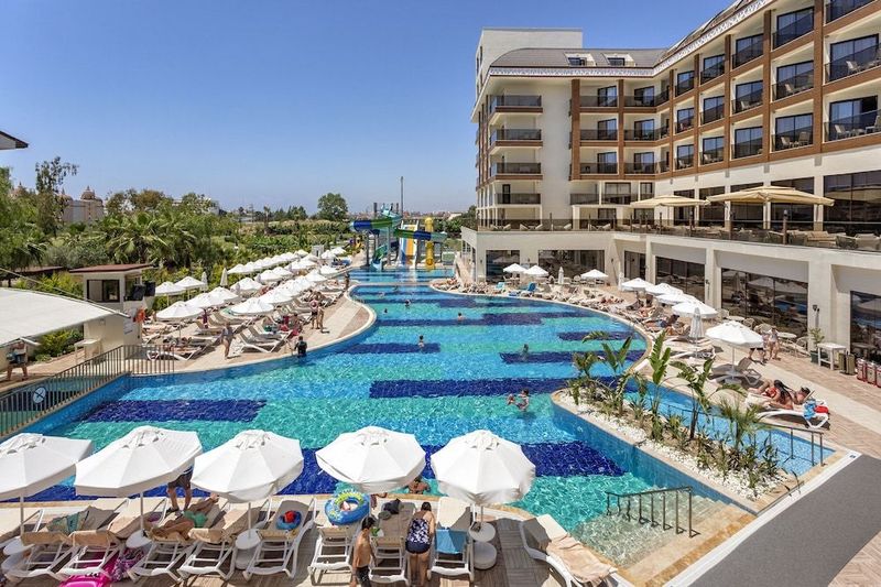 Glamour Resort & Spa - Image 1