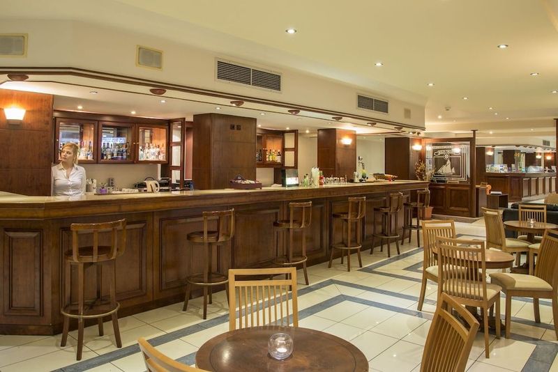Manousos City Hotel - Image 10