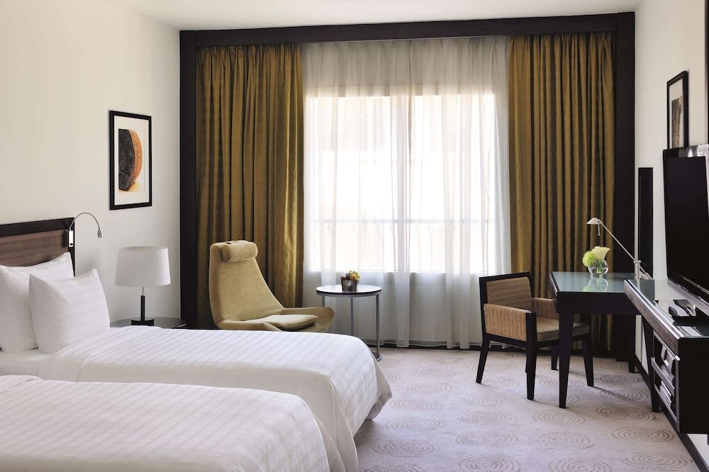 AVANI Deira Dubai Hotel - Image 4