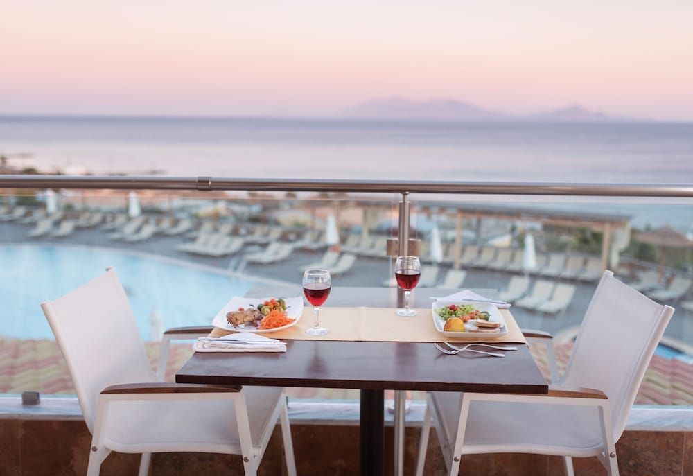 Grand Blue Beach Hotel - Image 7