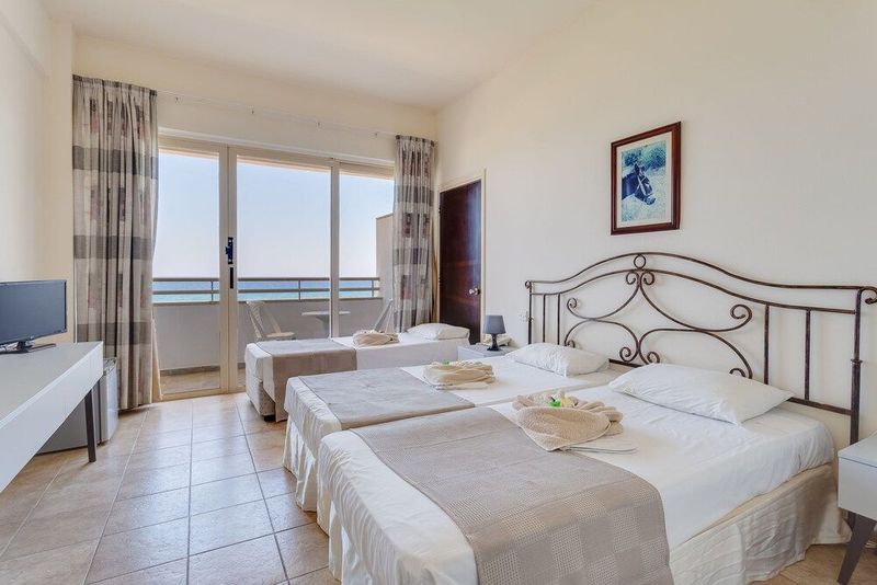 Piere Anne Beach Hotel - Image 9