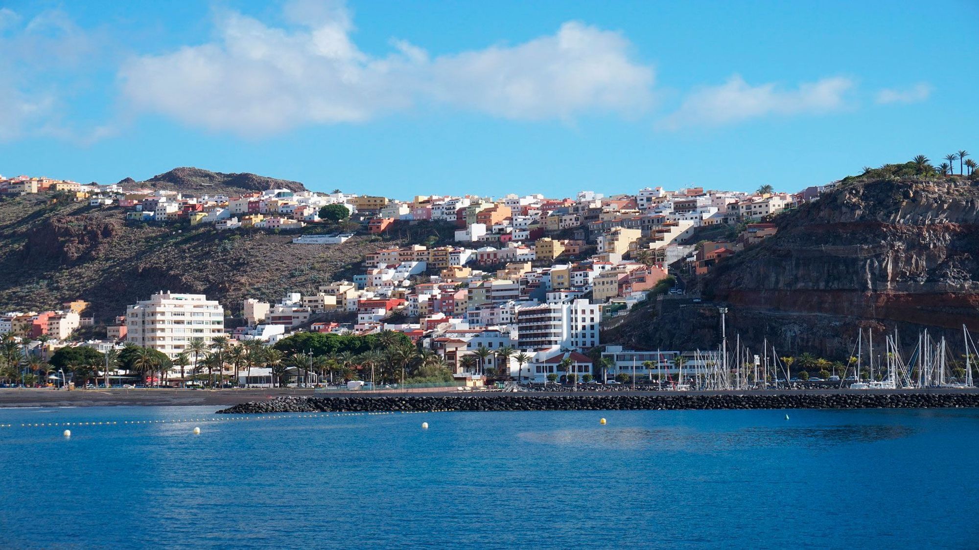 Utsikt til havnen og byen Los Cristianos på Tenerife, Kanariøyene