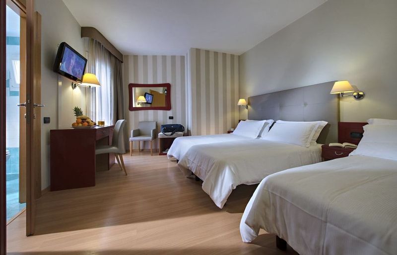 Hotel Orient & Pacific - Image 5