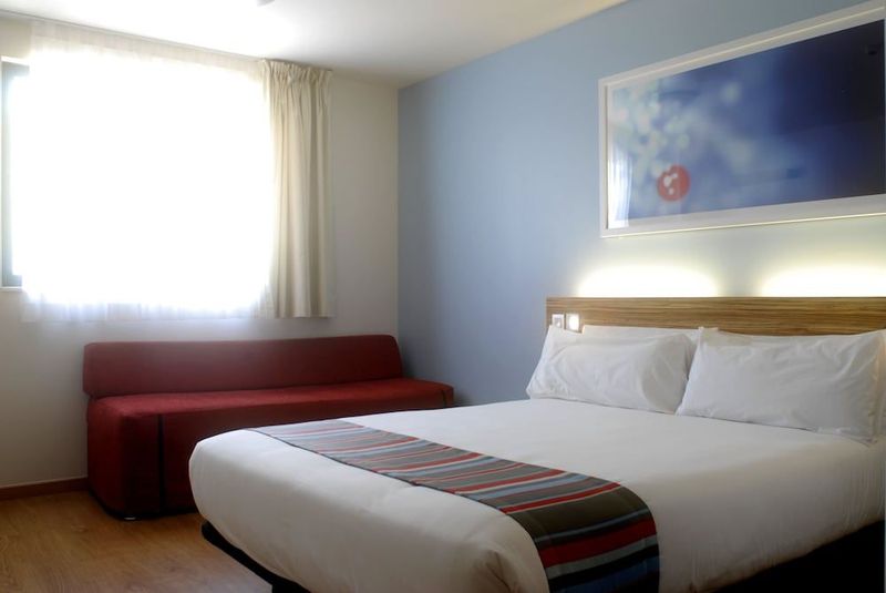 Travelodge Barcelona Poblenou - Image 7
