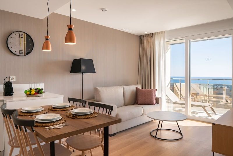 Ahoy Apartments - Image 4