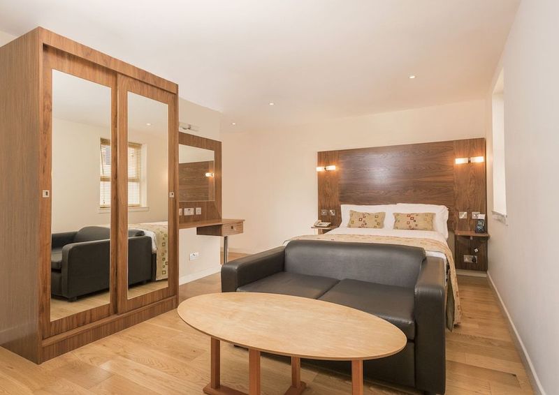 Holyrood Aparthotel - Image 1