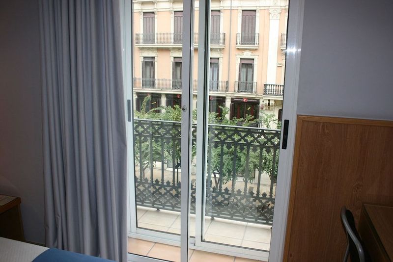 Hostal Mendez Nunez - Image 3
