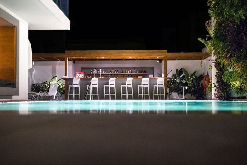 Manousos City Hotel - Image 5