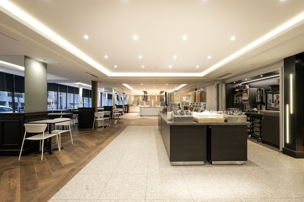 The Royal National Hotel - Image 10