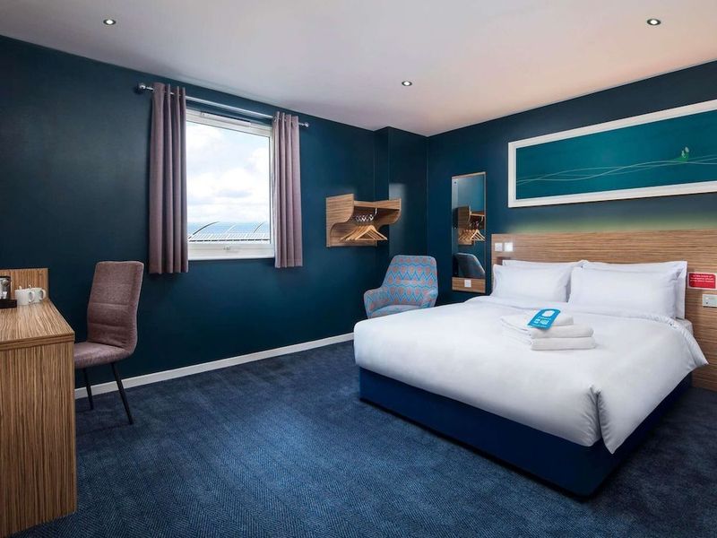 Travelodge London Excel - Image 10