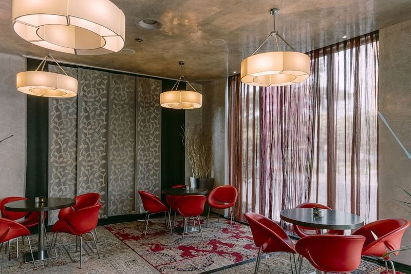 Cosmopolitan - Image 5