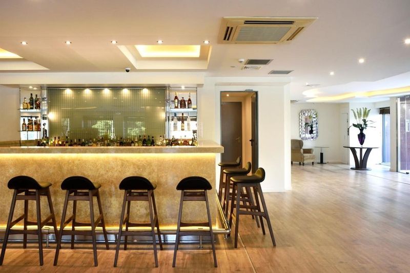 Athens Avenue Hotel - Image 7