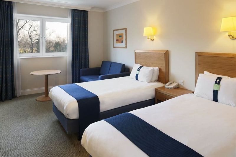 Holiday Inn Edinburgh - Image 2
