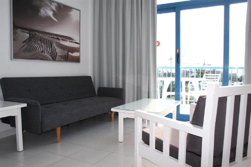 Costa Volcan Apartments - Image 6