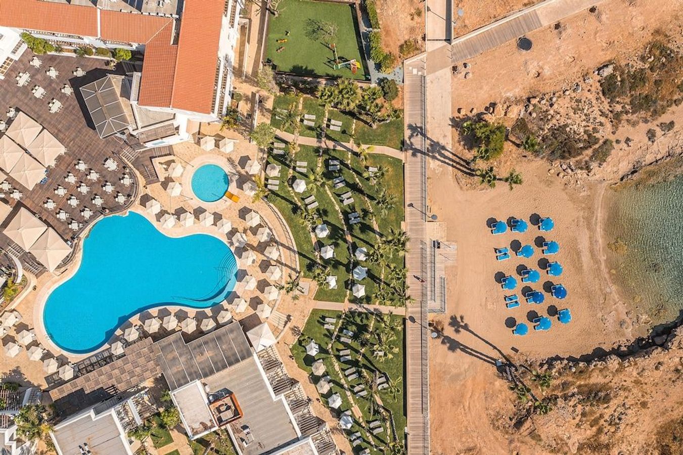 Louis Althea Beach er et All Inclusive-hotel for hele familien beliggende ved havet i Protaras, Cypern.
