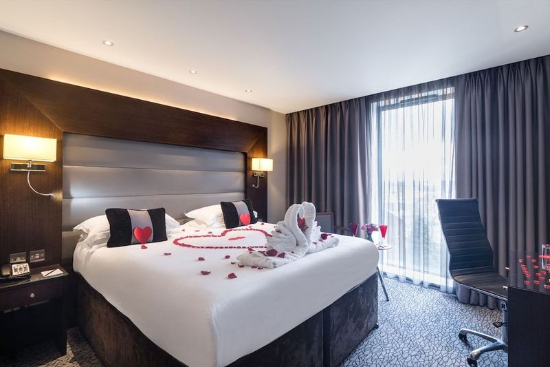 Park Grand London Heathrow - Image 10