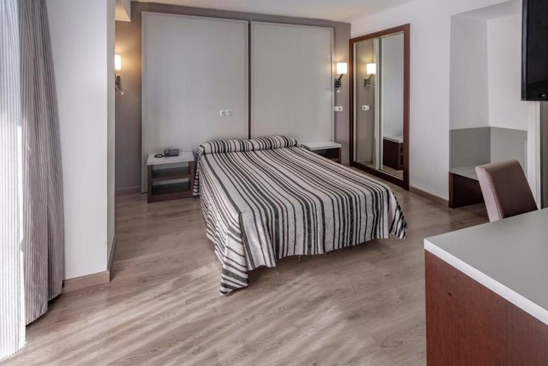 Hotel Summer - Image 8