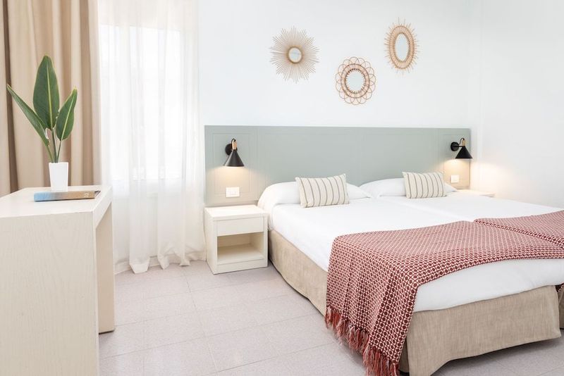 Los Olivos Beach Resort - Image 2